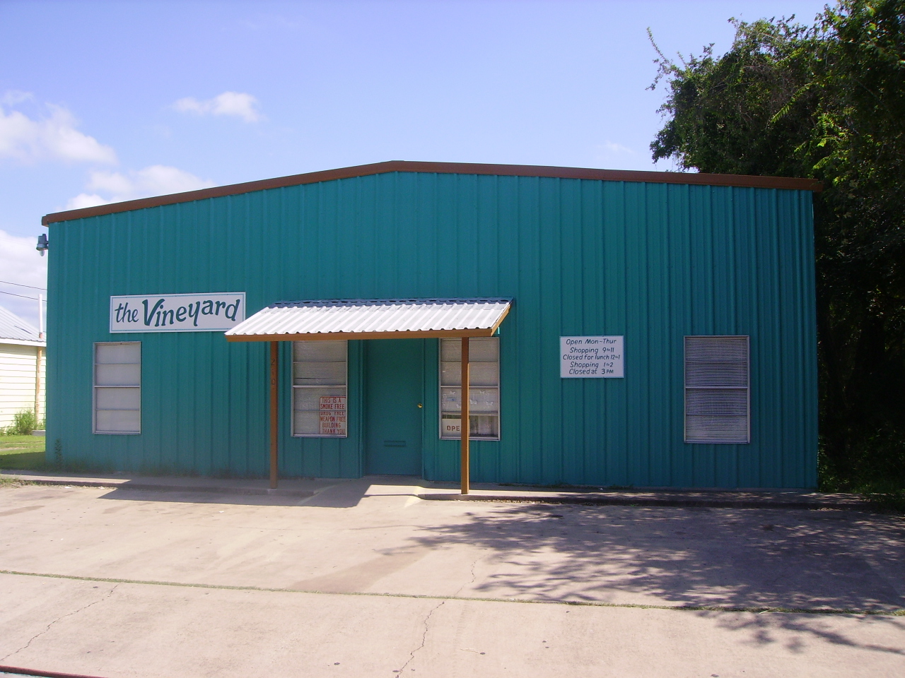 Beeville Vineyard Food Pantry